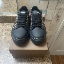 Burberry jack black checked shoes 