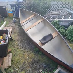17 Ft Fiberglass Canoe