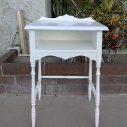 White Vintage Desk