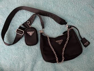 Black purse read description
