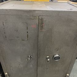 Heavy Double Door Safe 🔒 (58” H x 44” W x 32” D)