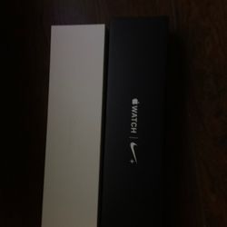 44mm series 4 Apple Watch NIKE