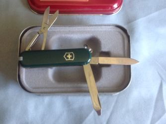 Swiss Army Victorinox Small Knife in collectible Tin