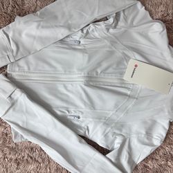 Lululemon Cropped Define Jacket - Size 4 - white