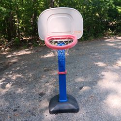 LITTLE TIKES BASKETBALL GOAL