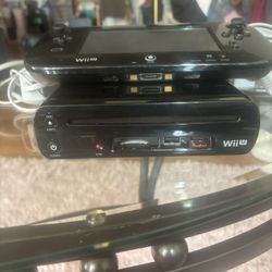 Nintendo Wii U + Gaming Pad + Cables