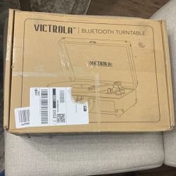 VICTROLA  BLUETOOTH TURNTABLE 