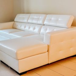 White Sleeper Sectional w/Right Chaise