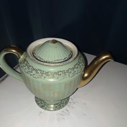ANTIQUE TEAPOT 