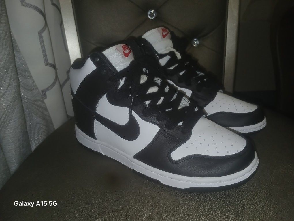 Panda Dunks Size 8.5