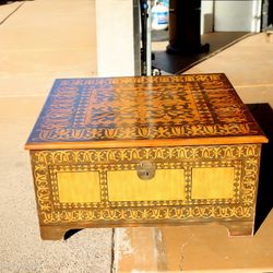 Coffee Table W Storage