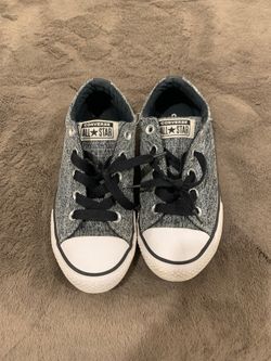 All Stars Converse tennis shoes Boys size 2