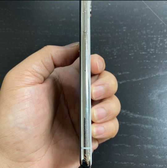 iPhone X 64GB Unlocked work with any Carrier's ( Guaranteed original phone / Selling from the Store )