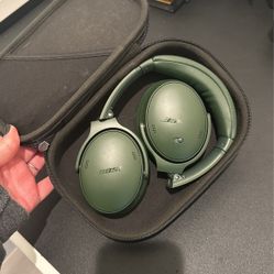 Bose Quiet comfort Noise Canceling Headphones 