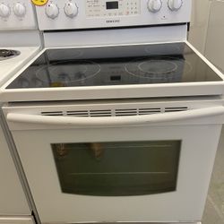 SAMSUNG WHITE SMOOTH TOP STOVE 