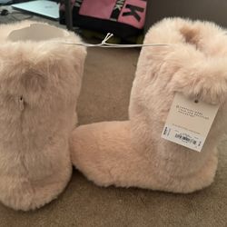Woman’s Pink Slipper Boots