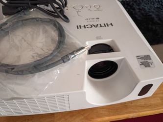 Hitachi CP-X2511 PROJECTOR