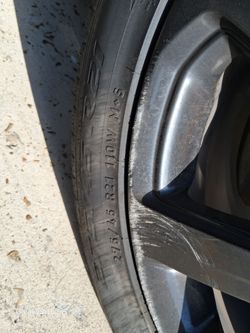 275/45 R21