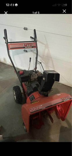 MTD Yard Machines 5/22 two-stage snow blower see description