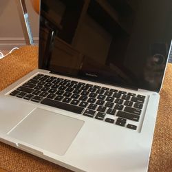 2011/12 MacBook Pro 13 2.3Ghz i5 8GB 320GB (Apple Charger)