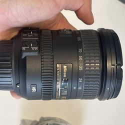 Nikon Lens 18-200mm f/3.5-5.6 Zoom + 2 lens’ cover + sun cover