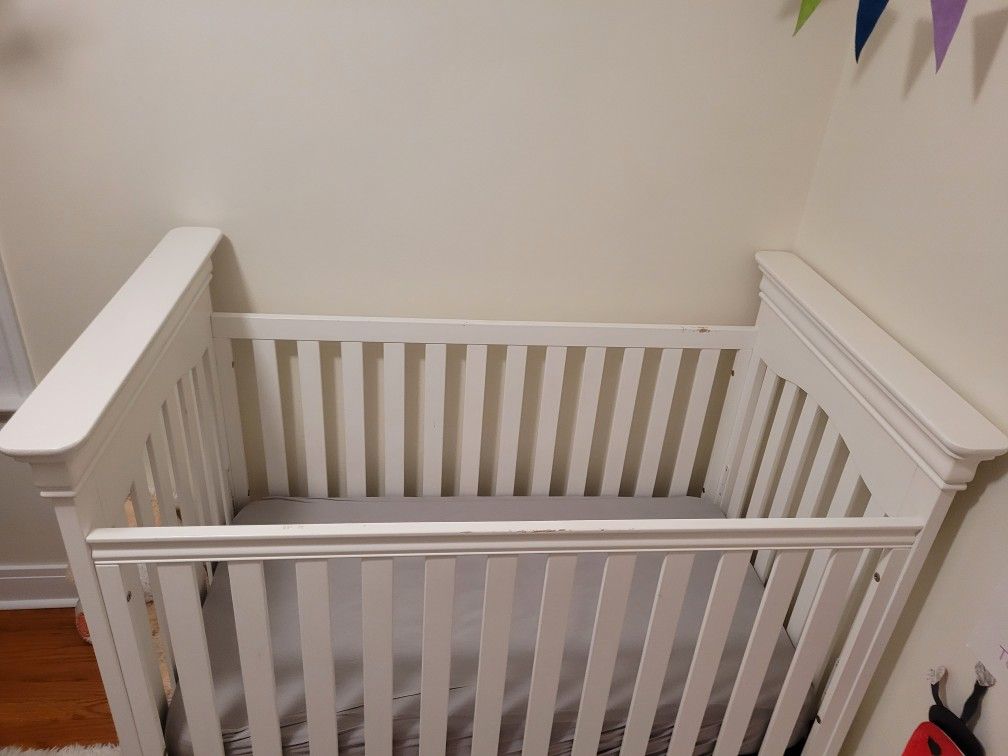 Stanley Furniture Young America Stationary Crib $150 OBO