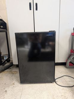 Insignia mini Fridge