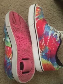 Girls Heelys roller sneakers - size 5
