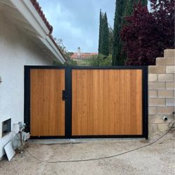Metal  Frame With Wood Picket
