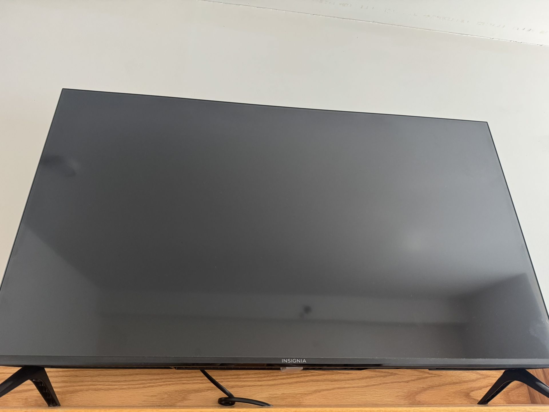 Insignia 40” Class FE Series LED Smart TV