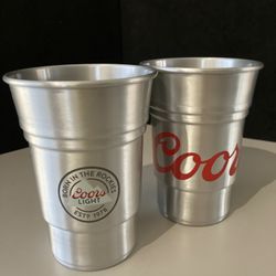 🌟 2 New Coors Light Beer Cups Mountains Turn Blue when a cold beverage is added