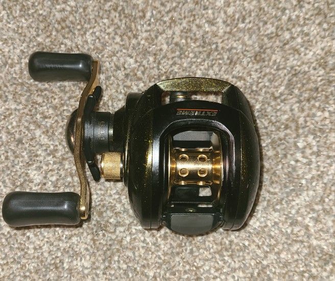 Bass Pro Shops Extreme Baitcasting Reel ETX10HLE - $15