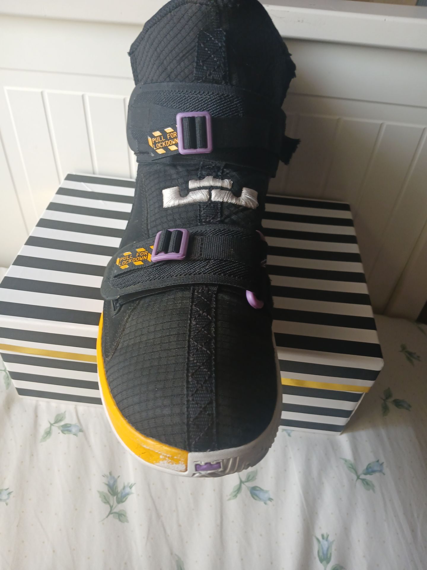 NIKE Lebron Soldier 13 SFG Lakers