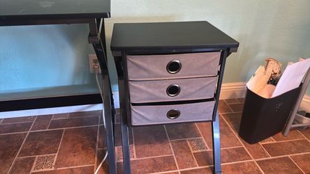 Black computer desk