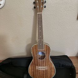 Aloha Ukulele Like New w/ Case, Tuner & Extra Strings 
