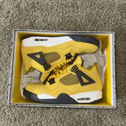Jordan 4 Lightning 