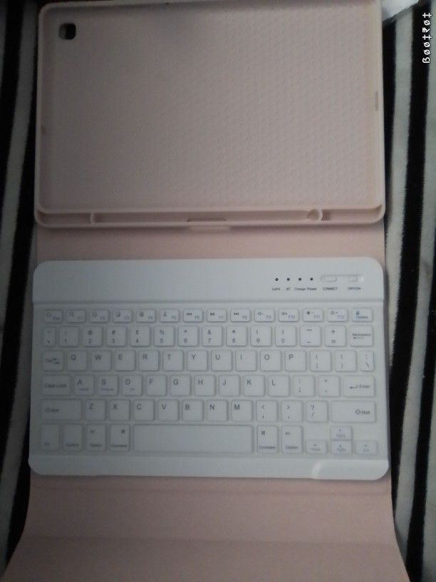Wireless And Rechargeable Keyboard And  Case for Tablet.