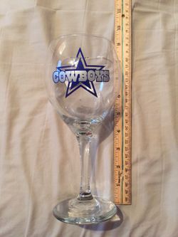 Dallas Cowboy wine glass-new