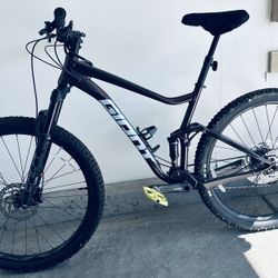 Giant  Stance Mountain Bike