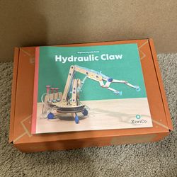 KiwiCo Hydraulic Claw