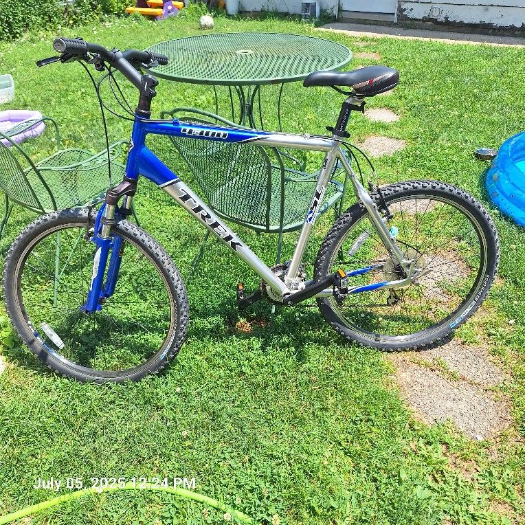 Trek 4300 Mountain Bike