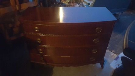 Dresser- nice transitional 1950's style.
