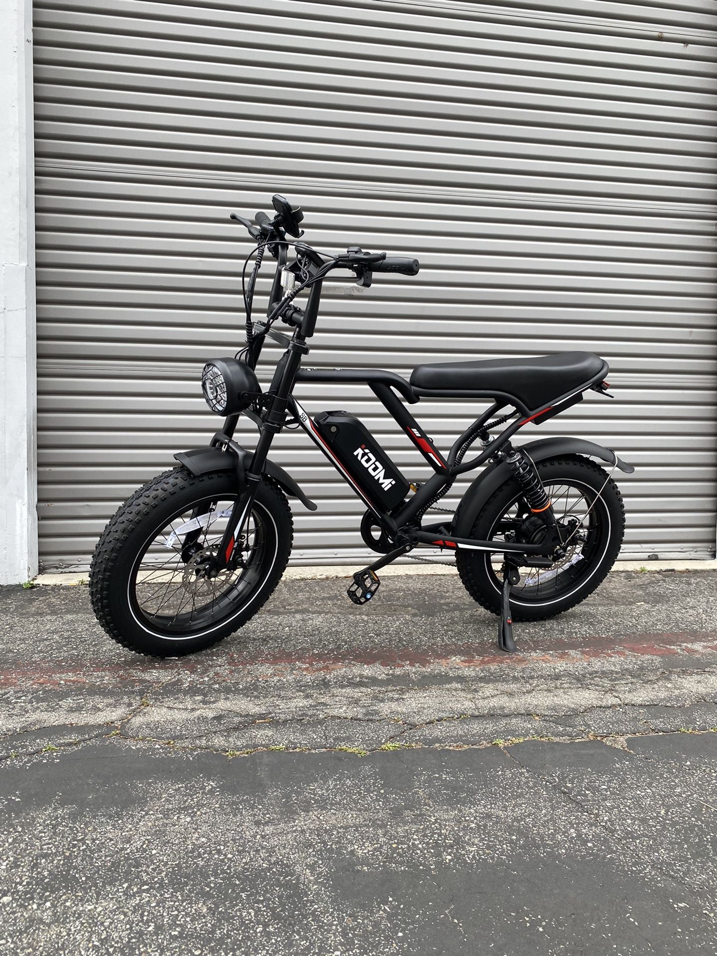 Brand new in box, e-bike 750w 48v 17.5ah, top speed 28 mph. Full suspension, with chain lock, phone holder, foot pegs,  electric bike 