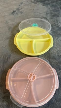 2 DIVIDED MEAL DISHES WITH LIDS. MICRO-WAVABLE