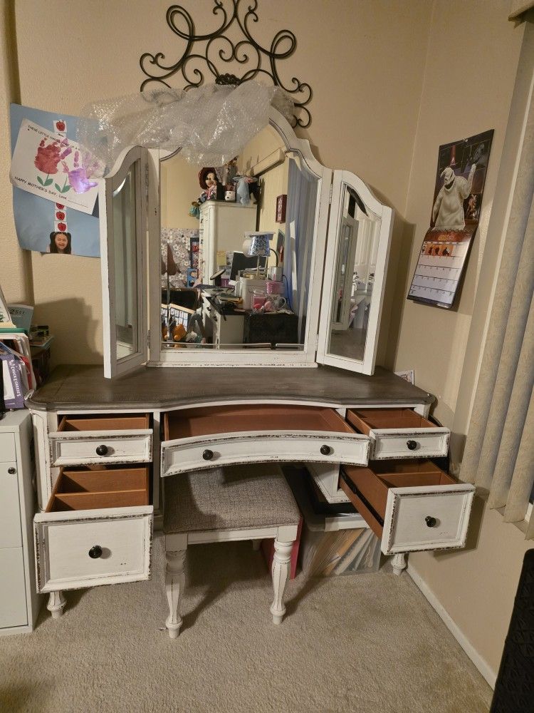 Makeup Vanity