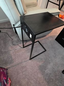 Black & Metal USB C-Table