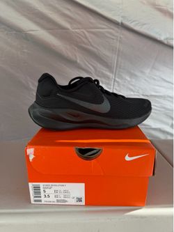 Nike Revolution 7