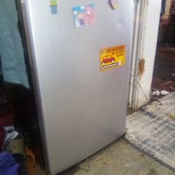 It Works Really Good Good Freezer Small But Good $25 Only