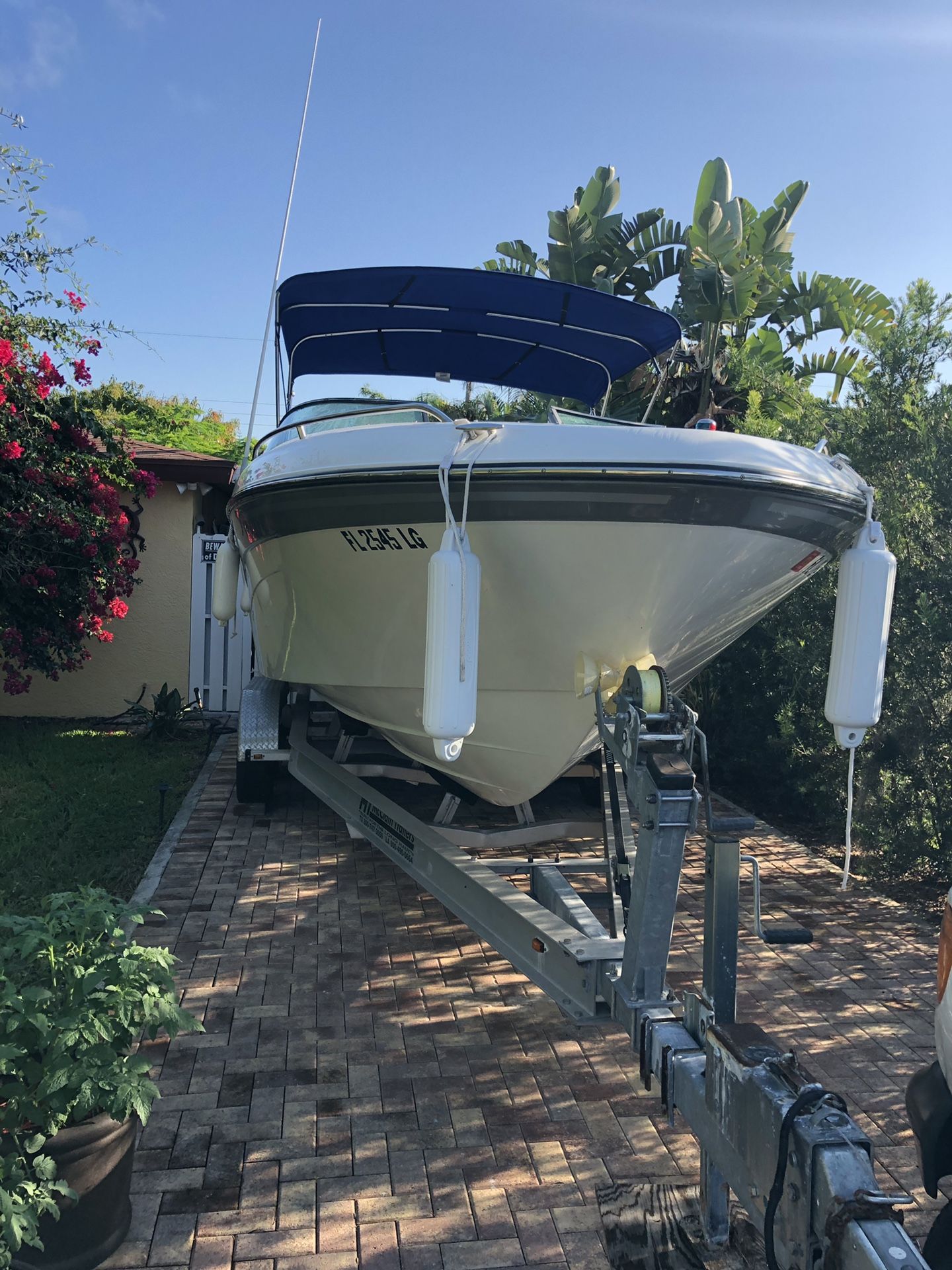 2000 Four Winns 25’8” Volvo Penta 5.7 GSI PEFS 3869009 year 2000 for