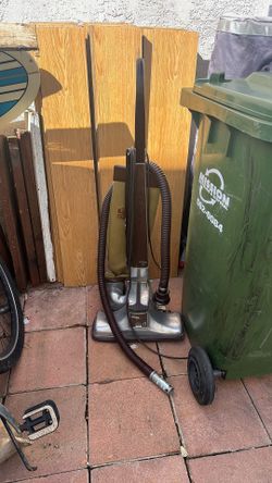 Kirby Vacuum Cleaner With Bags